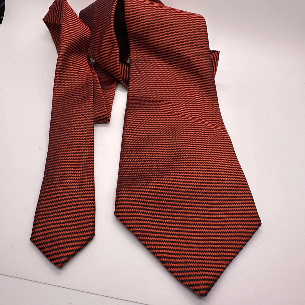 Banana Republic Men's Necktie Orange Black Striped‎ 100% Silk Made in Italy